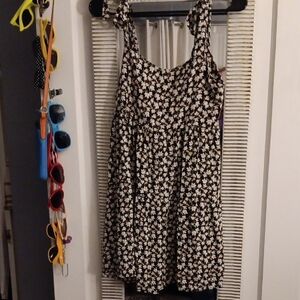 💜 3/$15💜Carly Jean Los Angeles Black and White Floral Mini Dress w/ Tie Straps